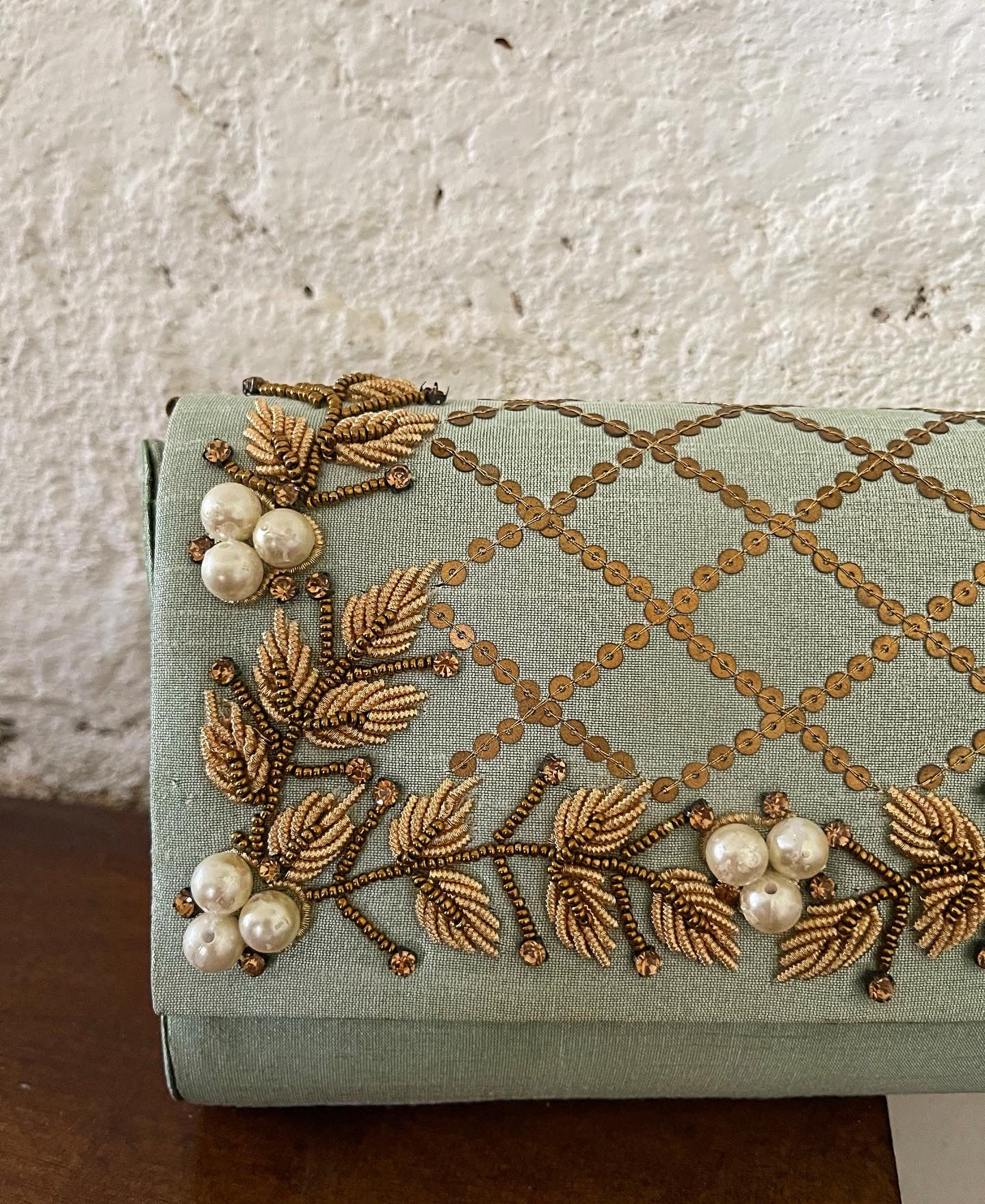 PEARL CLUTCH